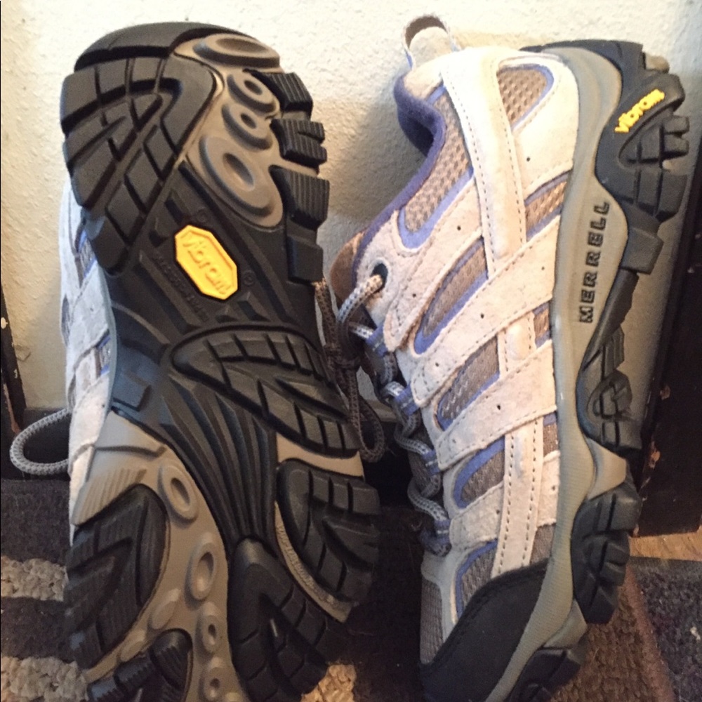Women’s 6.5 Merrell Moab 2 vent shoes